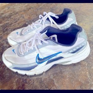 EUC Men’s Sz 10 Nike Sneakers White Blue running active athletic shoes lace up